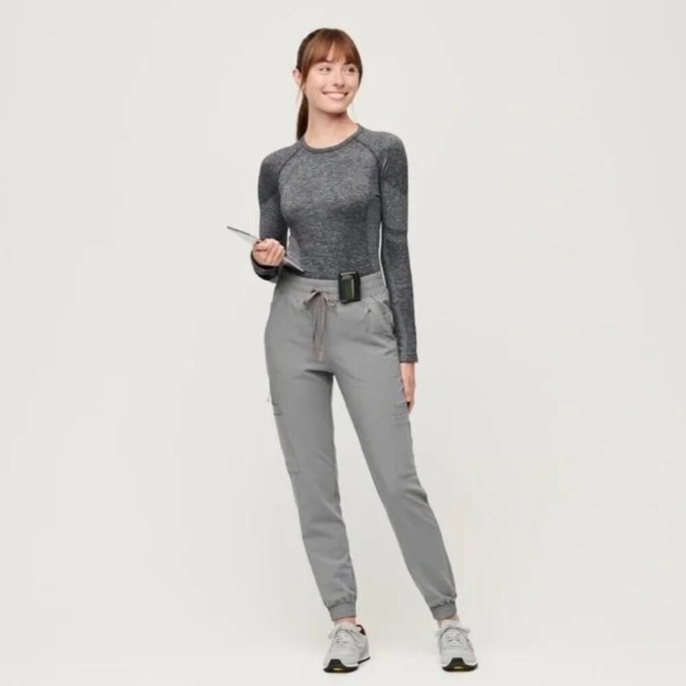 Figs Charlotte 21 Pocket Slim Scrub Pants in Dark Space Gray Size XXS Petite NWT